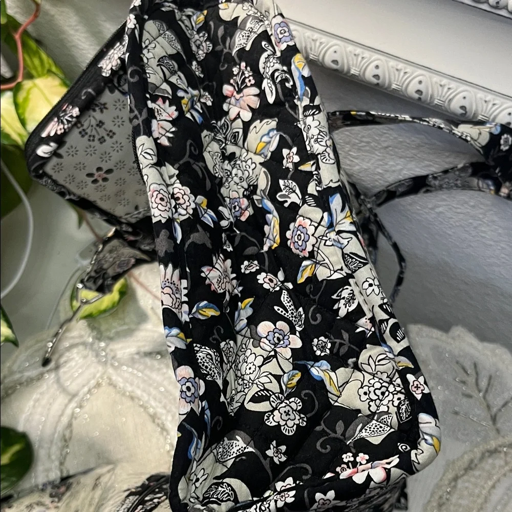 NWOT  Vera Bradley Iconic Grand Hanging Organizer